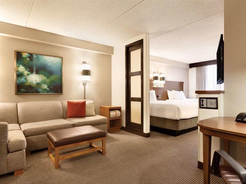 Comfort Suites Milwaukee West Екстер'єр фото