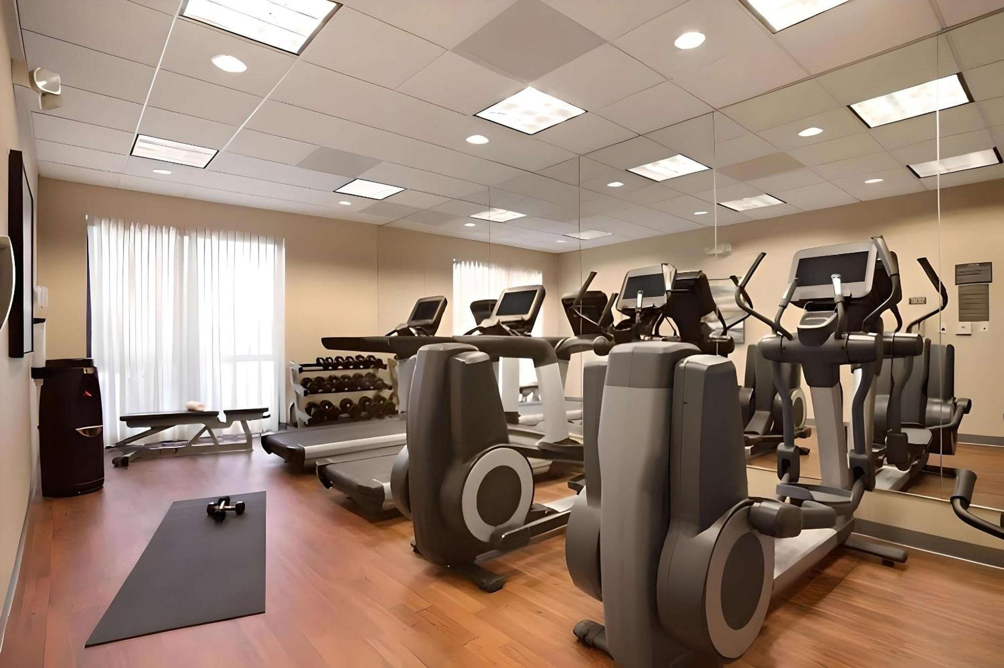 Comfort Suites Milwaukee West Екстер'єр фото